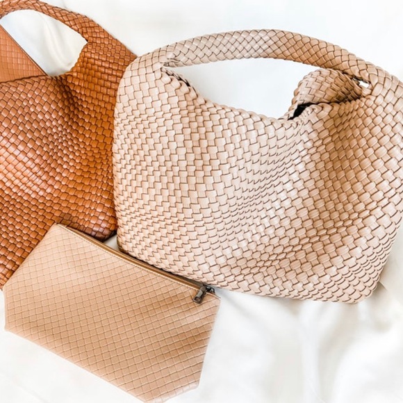 NEW!!! CITY DREAMS VEGAN LEATHER BAG WITH ACCESSORIES POUCH, MAGNETIC CLOSURE - Picture 4 of 7